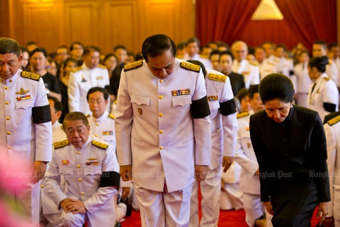 Hàng vạn người dân Thái Lan đón linh cữu nhà vua về cung điện - ảnh 11