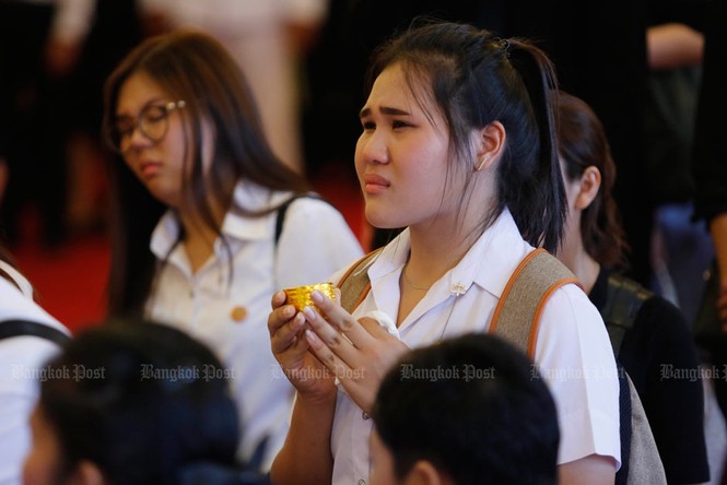 Hàng vạn người dân Thái Lan đón linh cữu nhà vua về cung điện - ảnh 12