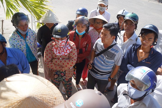 Lật tàu ở lễ hội Nghinh Ông: Cứu vớt 39 người, 2 nữ sinh tử vong - ảnh 2