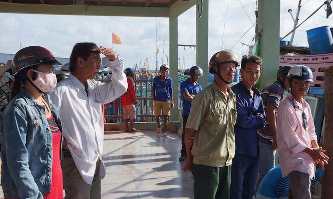 Lật tàu ở lễ hội Nghinh Ông: Cứu vớt 39 người, 2 nữ sinh tử vong - ảnh 3