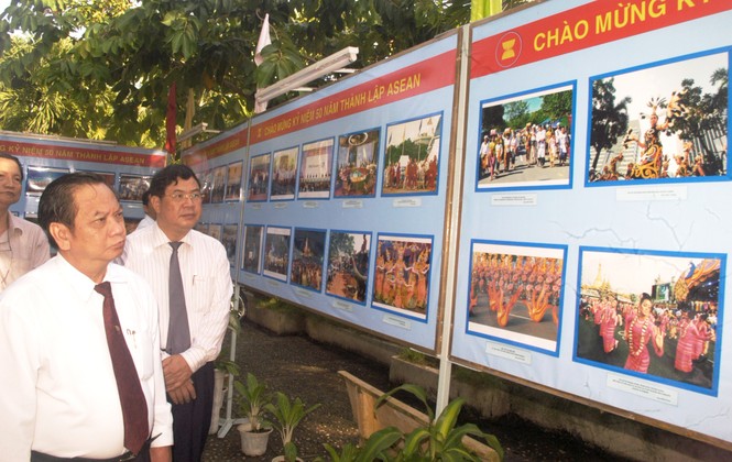 Triển lãm ảnh Làng sen quê Bác tại Cần Thơ - ảnh 1