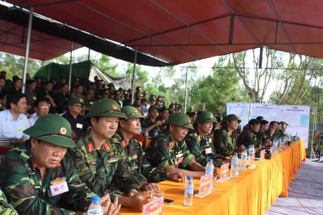 Sư đoàn 324 diễn tập thực binh bắn đạn thật khu vực phòng thủ tỉnh Nghệ An năm 2017 - ảnh 1