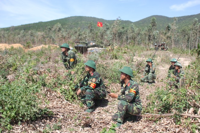 Sư đoàn 324 diễn tập thực binh bắn đạn thật khu vực phòng thủ tỉnh Nghệ An năm 2017 - ảnh 4