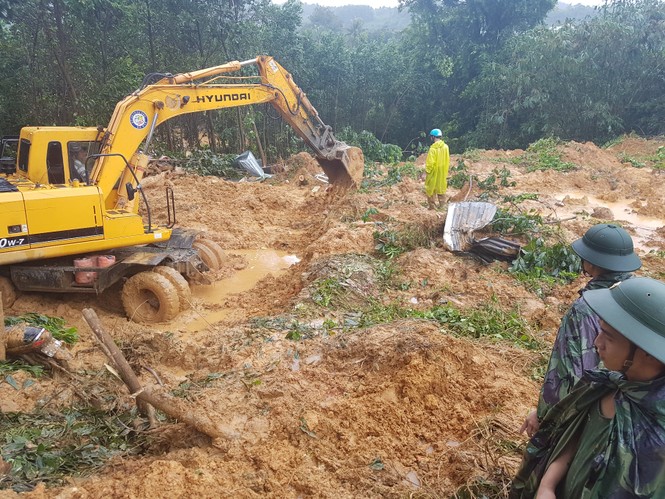 Quảng Nam: Hiện trường vụ lở núi kinh hoàng làm 9 người thương vong - ảnh 1