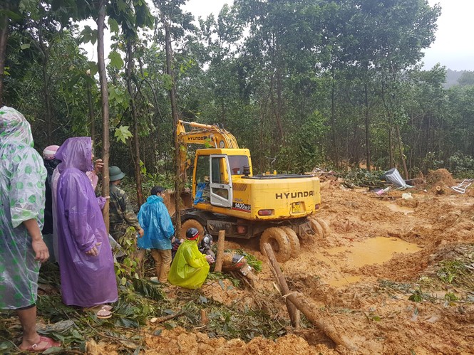 Quảng Nam: Hiện trường vụ lở núi kinh hoàng làm 9 người thương vong - ảnh 2