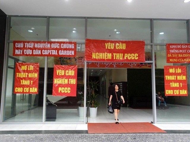 Lo sợ cháy nổ, cư dân Hà Nội đồng loạt 'căng băng rôn' - ảnh 3