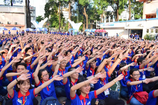 10.000 lượt sinh viên TPHCM tiếp sức mùa thi 2017 - ảnh 1