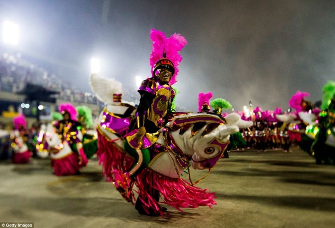 Nóng bỏng lễ hội Rio Carnival ở Brazil - ảnh 3