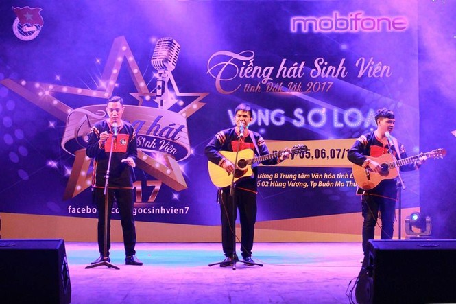 Tặng sim tại chung kết Tiếng hát Sinh viên Đắk Lắk do MobiFone tổ chức - ảnh 1