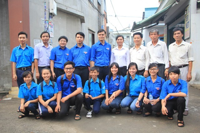 Tặng quà gia đình chính sách huyện Hóc Môn, TPHCM - ảnh 3