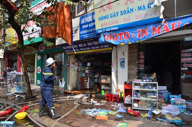 Cháy lớn tại cửa hàng văn phòng phẩm trên đường Giải Phóng - ảnh 4
