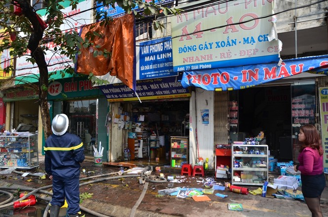 Cháy lớn tại cửa hàng văn phòng phẩm trên đường Giải Phóng - ảnh 3