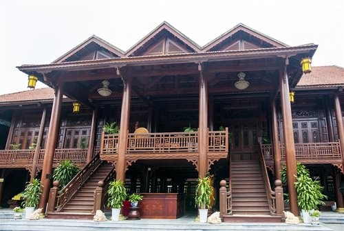 Cận cảnh ngôi nhà gỗ lim có giá 200 tỷ của đại gia Điện Biên - ảnh 3