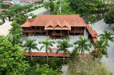 Cận cảnh ngôi nhà gỗ lim có giá 200 tỷ của đại gia Điện Biên - ảnh 5