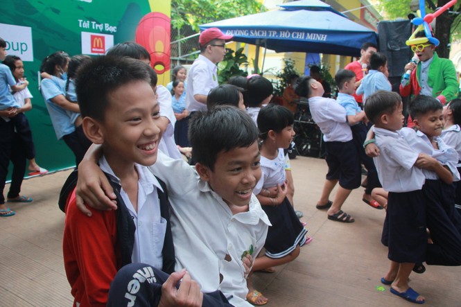 Hàng trăm bạn nhỏ thỏa thích tham gia sân chơi Trung thu tại Đường sách TPHCM - ảnh 4