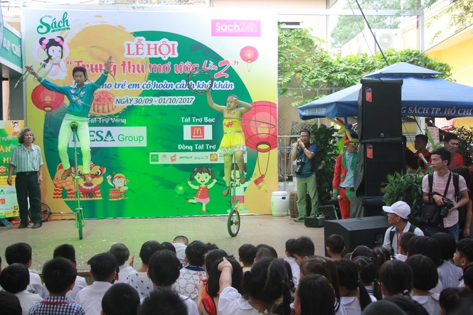 Hàng trăm bạn nhỏ thỏa thích tham gia sân chơi Trung thu tại Đường sách TPHCM - ảnh 9