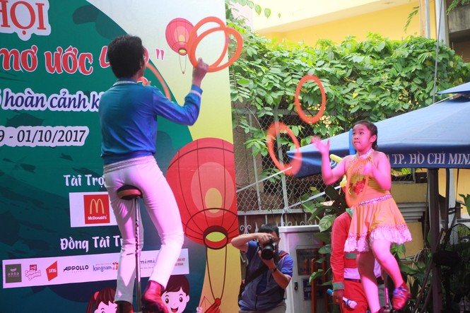 Hàng trăm bạn nhỏ thỏa thích tham gia sân chơi Trung thu tại Đường sách TPHCM - ảnh 10