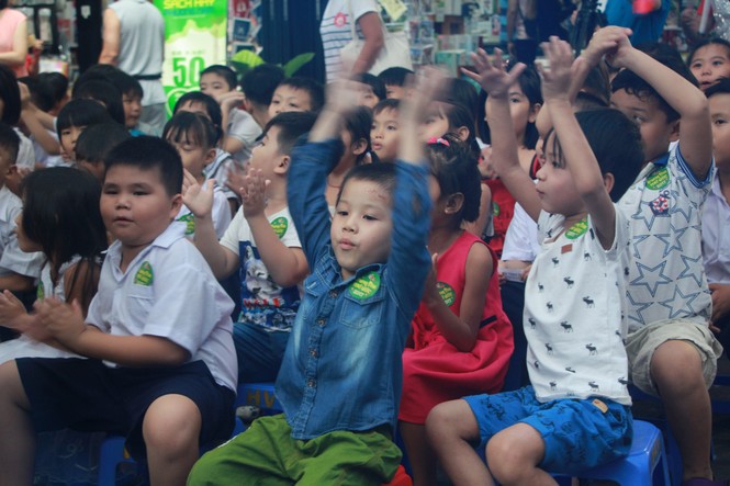 Hàng trăm bạn nhỏ thỏa thích tham gia sân chơi Trung thu tại Đường sách TPHCM - ảnh 14