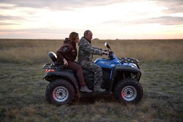 Putin chăm sóc ngựa hoang quý hiếm - ảnh 1