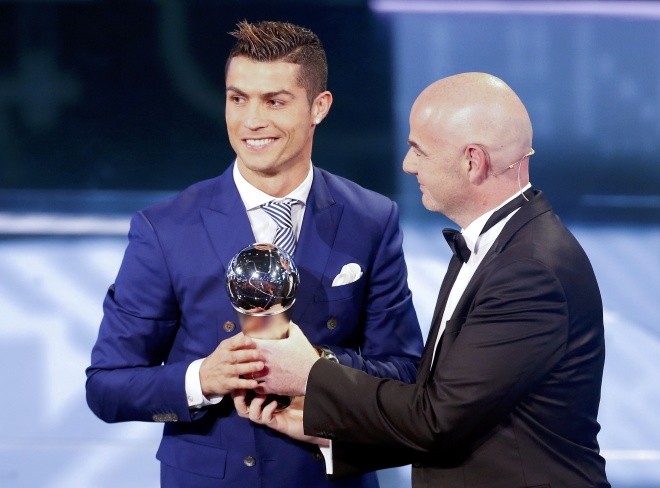 Ronaldo đưa bạn gái mới đi nhận giải thưởng của FIFA - ảnh 6