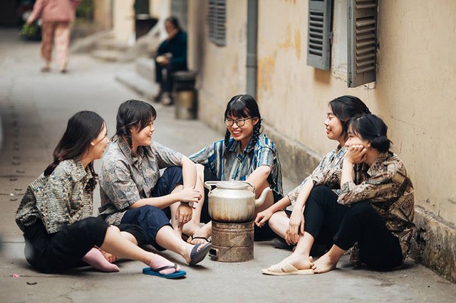 Thú vị bộ ảnh kỷ yếu mang phong cách thời bao cấp của teen Hà Nội - ảnh 7