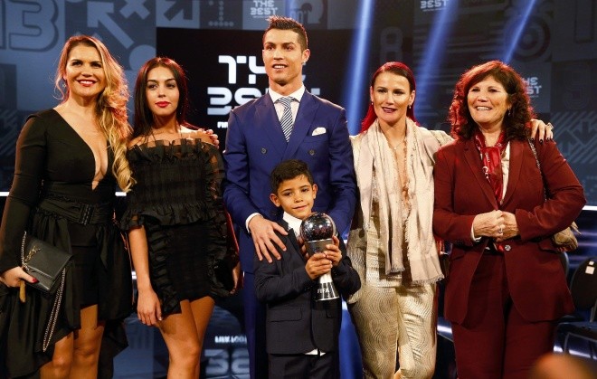 Ronaldo đưa bạn gái mới đi nhận giải thưởng của FIFA - ảnh 7