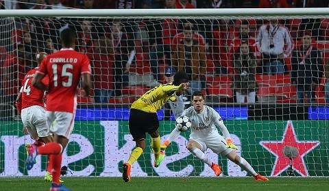 Bỏ lỡ penalty, Dortmund ôm hận trước Benfica - ảnh 1