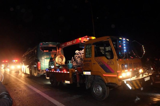 Rùng mình với hiện trường vụ nổ xe khách ở Bắc Ninh - ảnh 10