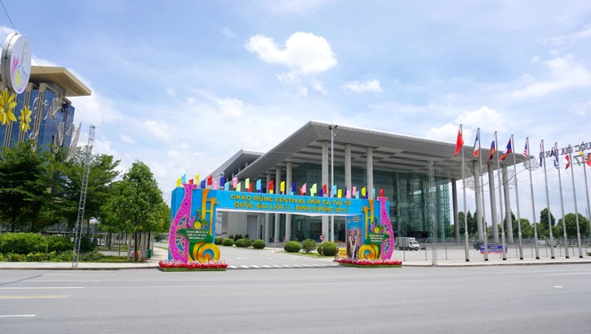 Không khí sôi động của Bình Dương trước giờ khai mạc Festival Đờn ca tài tử lần 2 - ảnh 1
