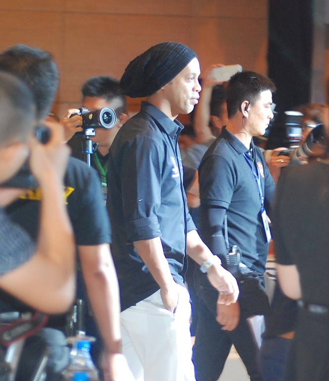 Ronaldinho lần thứ 2 đến Việt Nam - ảnh 1