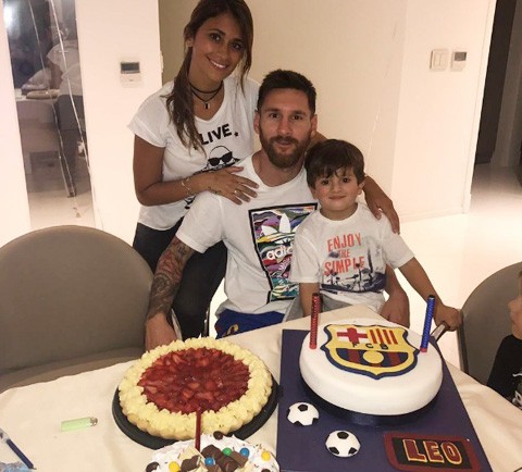 Messi gia hạn hợp đồng với Barca sau đám cưới - ảnh 1
