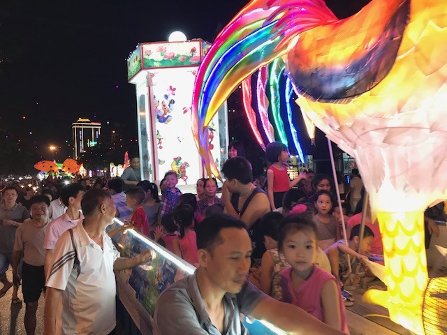 Rực rỡ đêm hội Trung thu thành Tuyên - ảnh 6