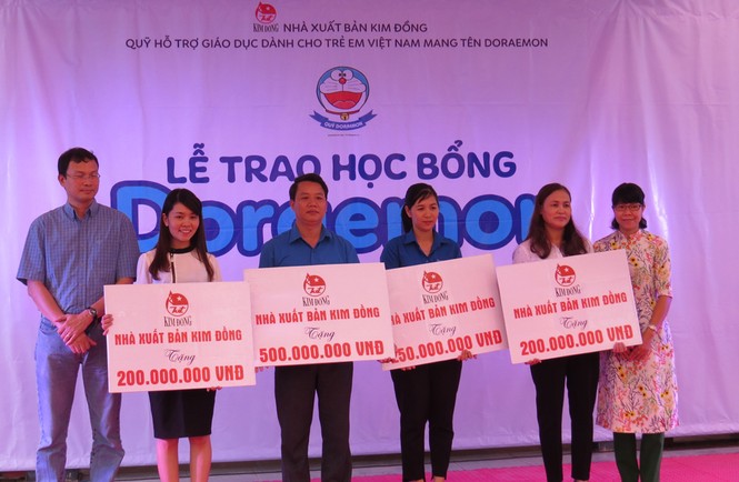 Trao 540 học bổng Doraemon cho học sinh xuất sắc - ảnh 2