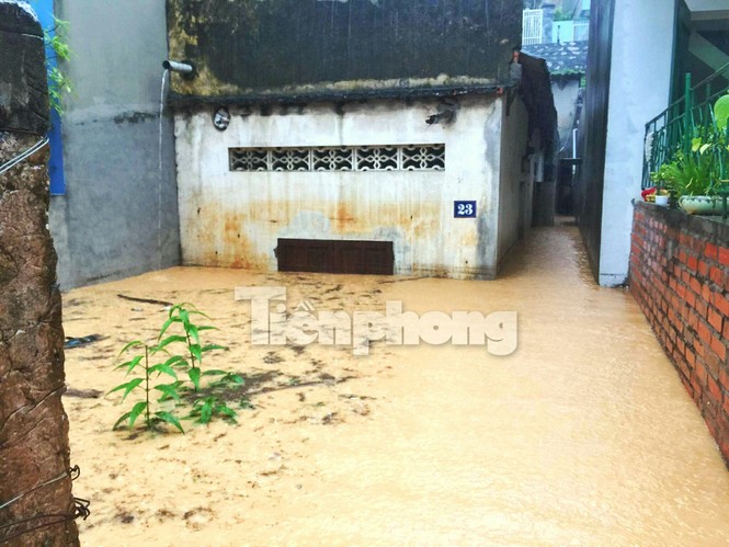 Mưa lớn, TP. Hạ Long chìm trong biển nước - ảnh 9
