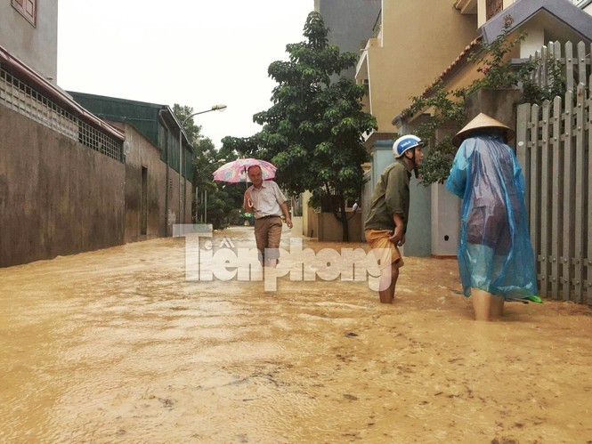 Mưa lớn, TP. Hạ Long chìm trong biển nước - ảnh 3