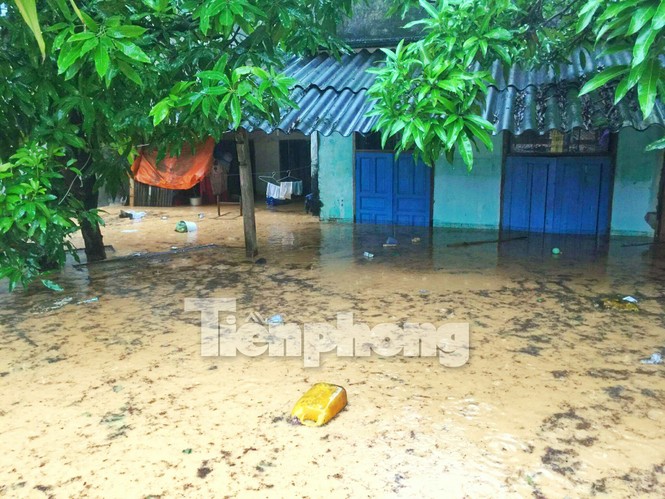 Mưa lớn, TP. Hạ Long chìm trong biển nước - ảnh 7
