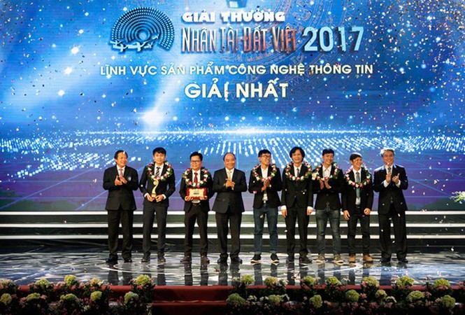 Sinh viên chương trình 'lấy bằng Mỹ tại đại học Duy Tân” chào đón APEC 2017 Anh_1_nhan_tai_rchm