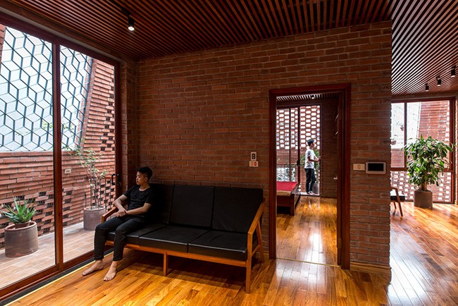 Mục kích ngôi nhà