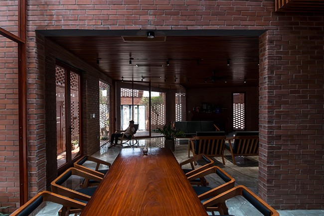 Mục kích ngôi nhà