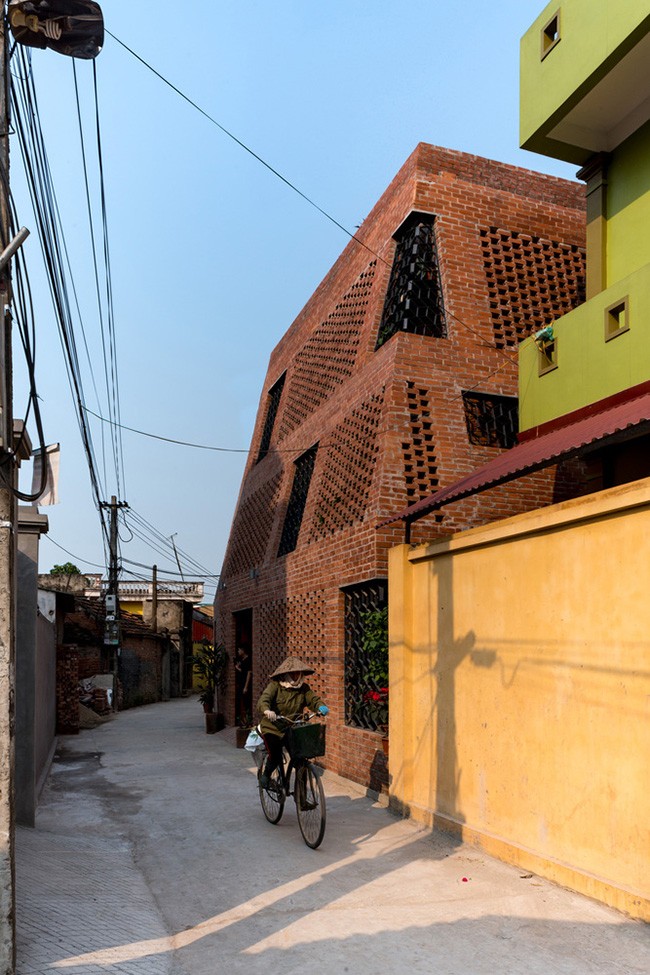 Mục kích ngôi nhà