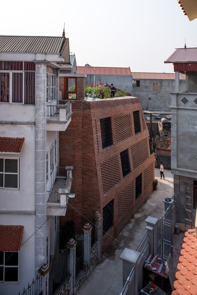 Mục kích ngôi nhà
