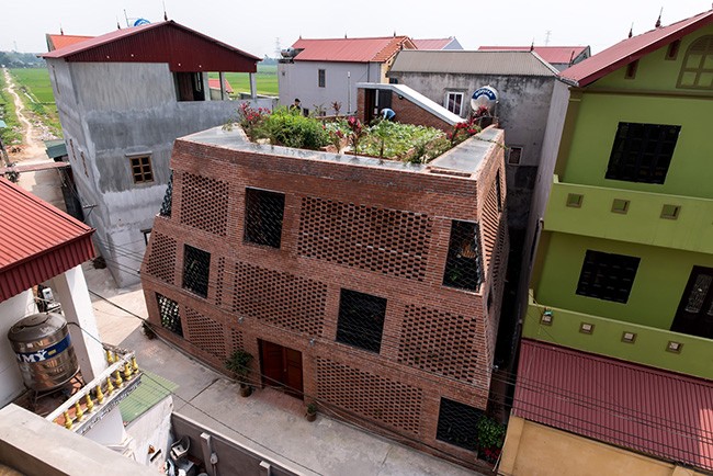 Mục kích ngôi nhà
