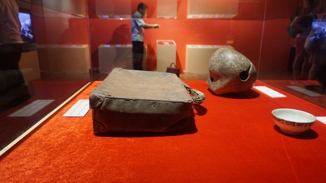 Trưng bày bảo vật quốc gia