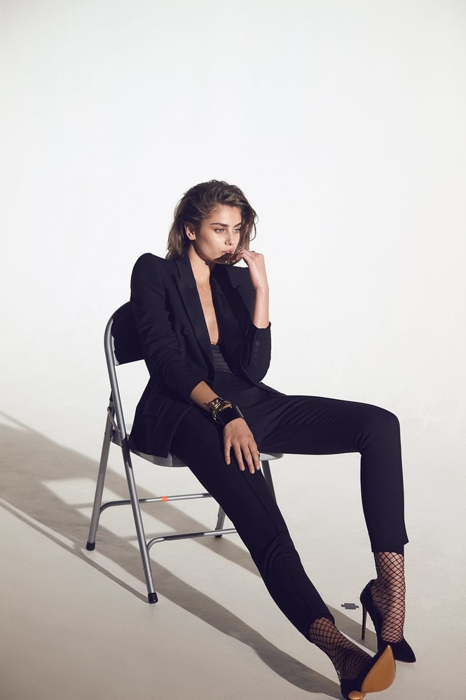 Thiên thần nội y Taylor Hill quyến rũ với váy áo hững hờ - ảnh 13