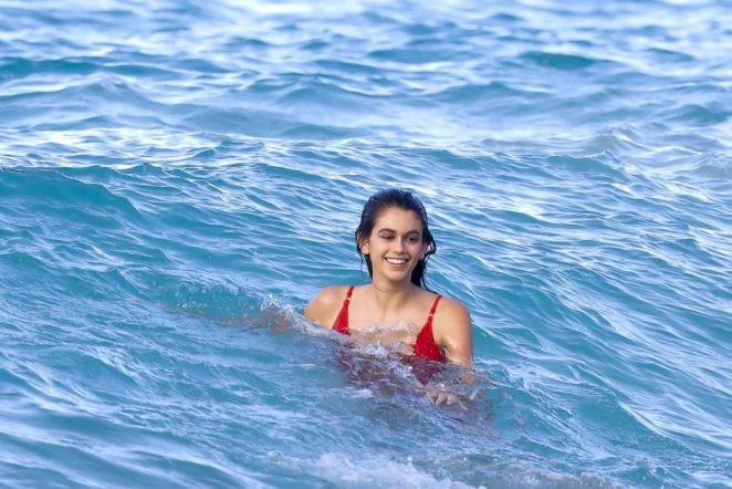 Con gái 16 tuổi của Cindy Crawford dáng siêu mẫu, chân siêu dài - ảnh 13