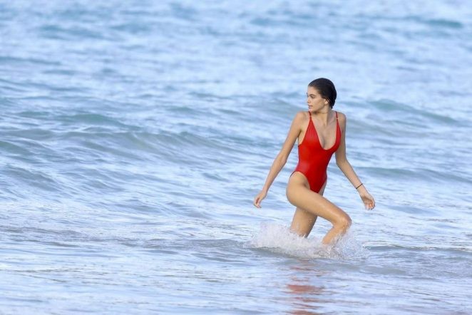 Con gái 16 tuổi của Cindy Crawford dáng siêu mẫu, chân siêu dài - ảnh 8