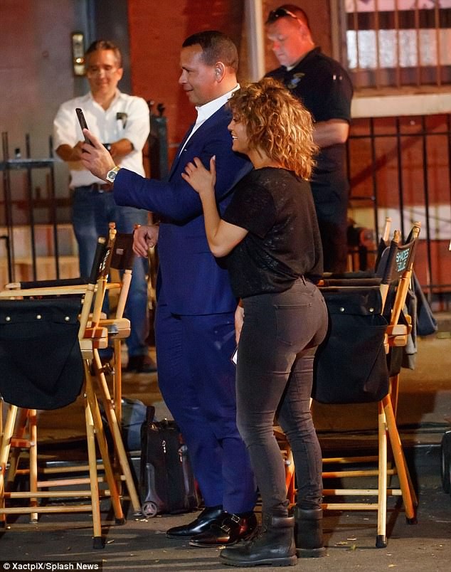 Jennifer Lopez 48 tuổi vẫn xứng danh mỹ nhân rực lửa của Hollywood - ảnh 14