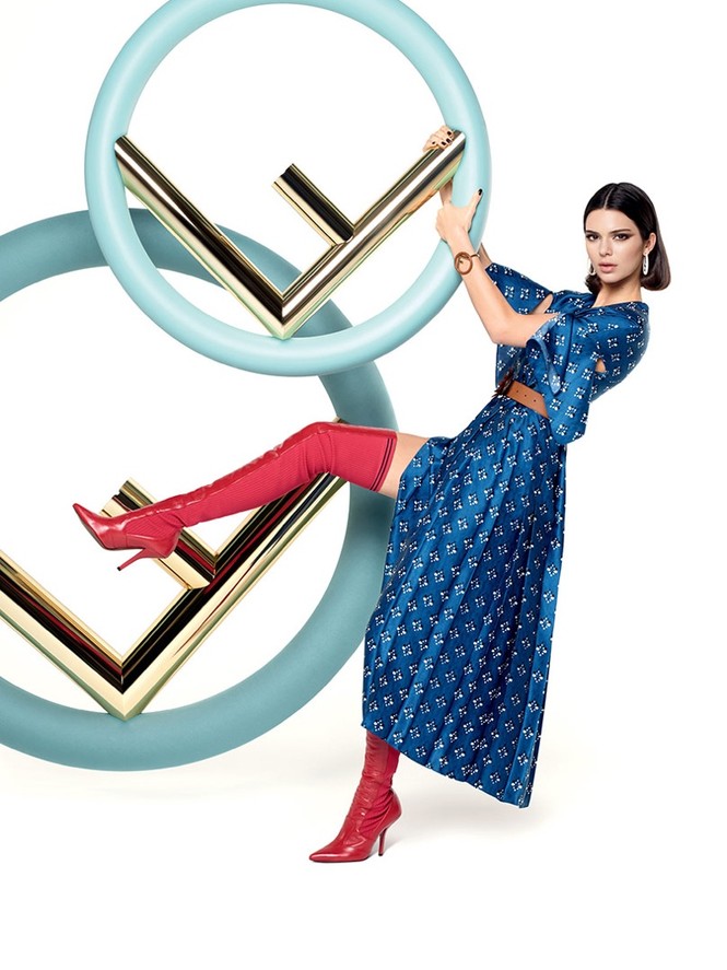Kendall Jenner diện váy siêu ngắn ra phố khoe chân dài dáng thon - ảnh 16