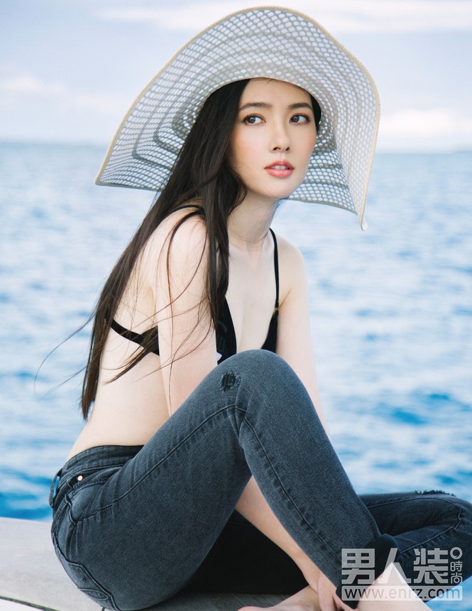 Nàng mẫu sở hữu vòng eo