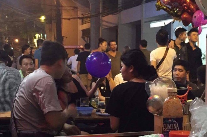bóng cười, nguy hại, phố cổ, cấm bóng cười, học sinh không hút bóng cười - ảnh 4